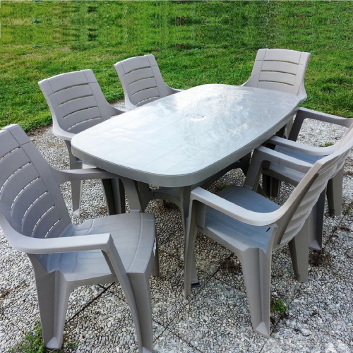 Otello Tisch aus stoßfestem taubengrauem Harz mit Kreuz 136x82x72 cm für Garten im Freien